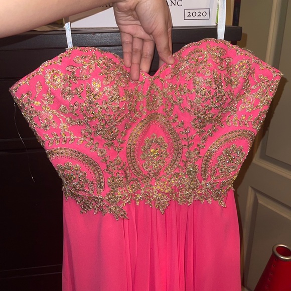 Camille La Vie Long Pink and Gold Metallic Formal Dress - Picture 1 of 5